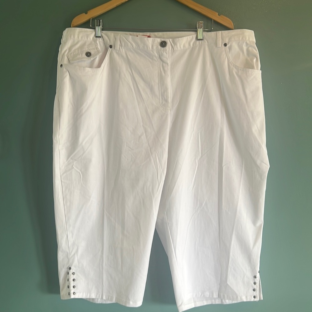 Hearts of Palm White Womans Plus size Capris